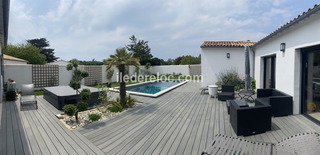 Photo 5 : EXTERIEUR d'une maison située à Le Bois-Plage-en-Ré, île de Ré.