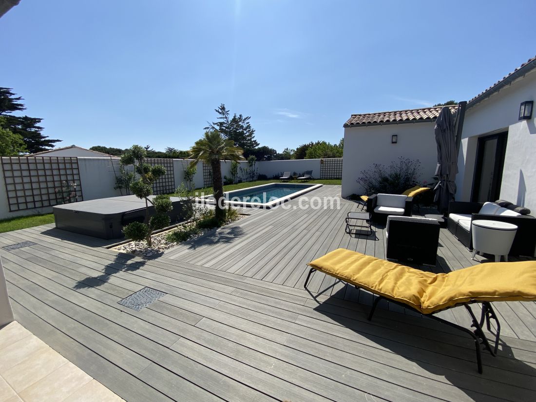 Photo 1 : TERRASSE d'une maison située à Le Bois-Plage-en-Ré, île de Ré.