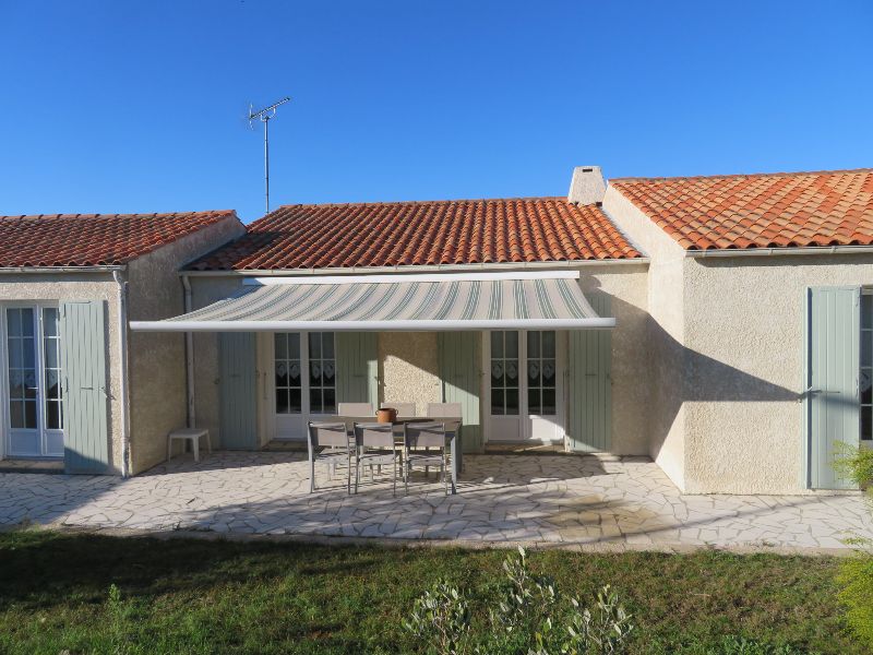 Photo 1 : EXTERIEUR d'une maison située à Rivedoux-Plage, île de Ré.