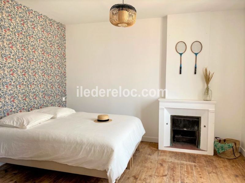 Photo 20 : CHAMBRE d'une maison située à Sainte-Marie, île de Ré.