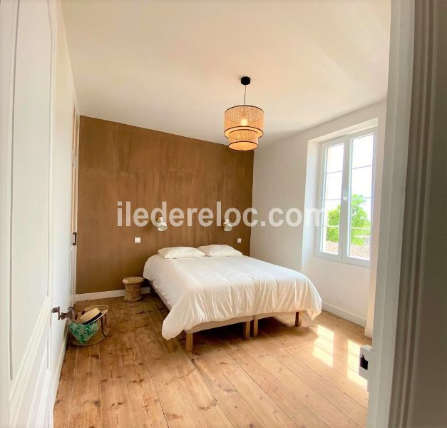 Photo 18 : CHAMBRE d'une maison située à Sainte-Marie, île de Ré.