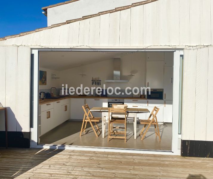 Photo 10 : CUISINE d'une maison située à Sainte-Marie, île de Ré.