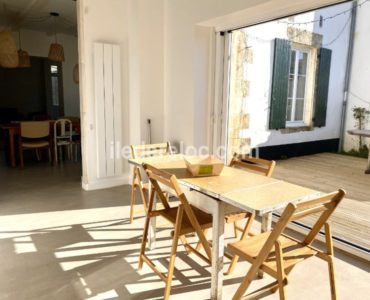 Photo 11 : CUISINE d'une maison située à Sainte-Marie, île de Ré.