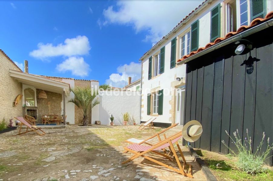 Photo 4 : EXTERIEUR d'une maison située à Sainte-Marie-de-Ré, île de Ré.