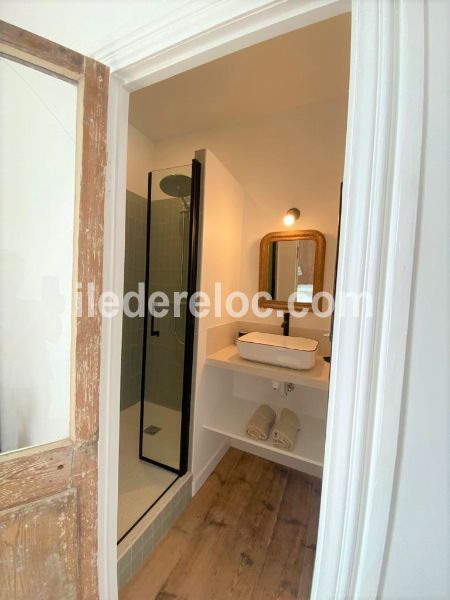 Photo 29 : SALLEDEBAIN d'une maison située à Sainte-Marie, île de Ré.