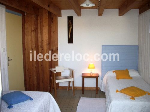 Photo 18 : CHAMBRE d'une maison située à Saint-Clement, île de Ré.