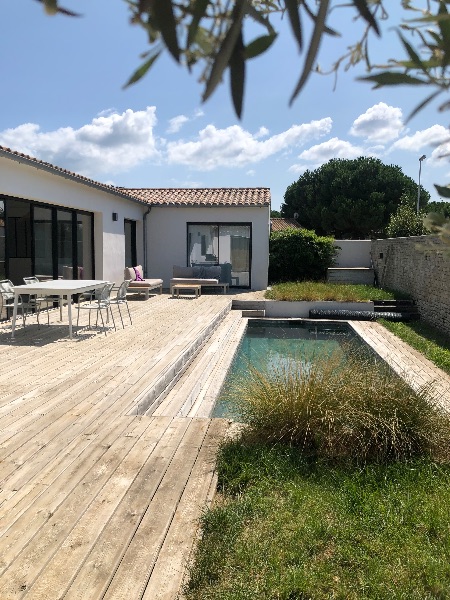 Photo 18 : TERRASSE d'une maison située à Le Bois-Plage-en-Ré, île de Ré.