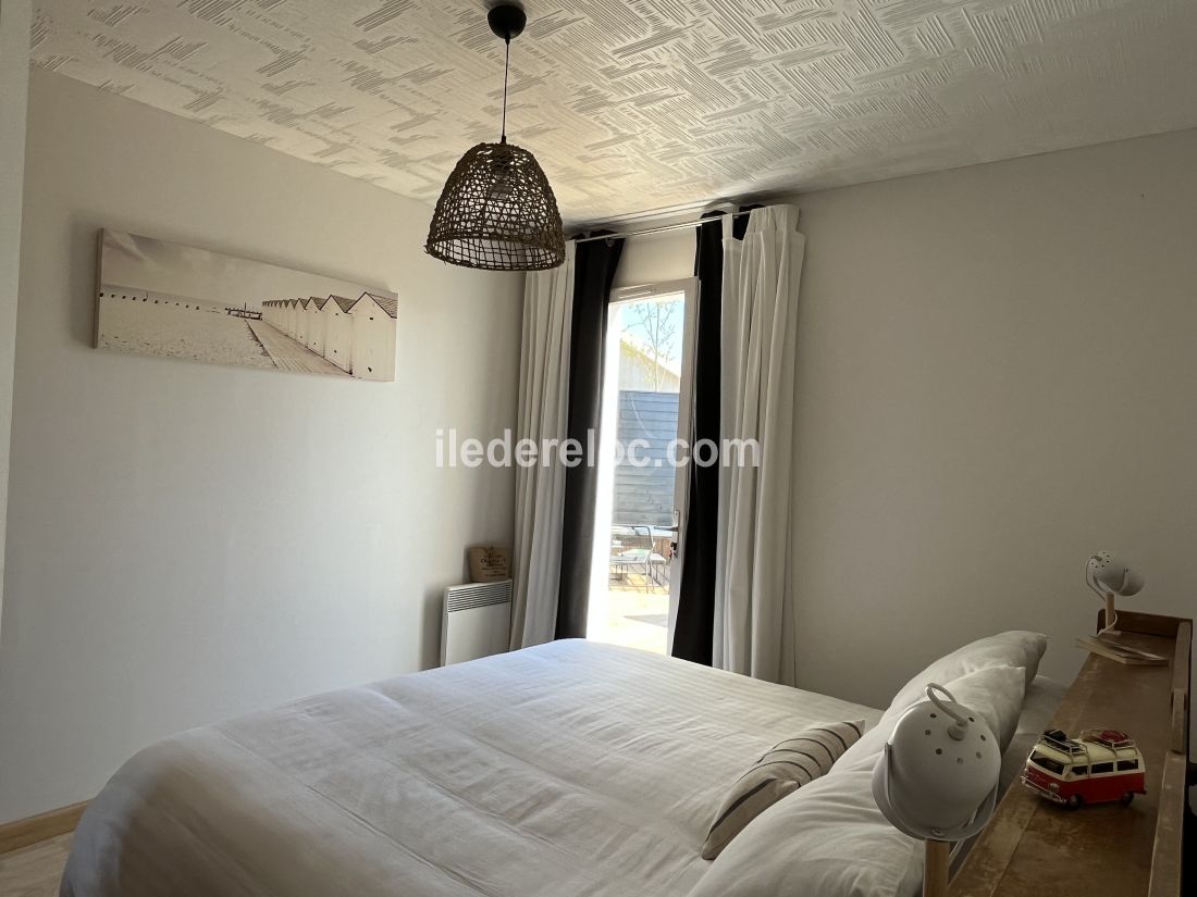 Photo 35 : CHAMBRE d'une maison située à Les Portes-en-Ré, île de Ré.