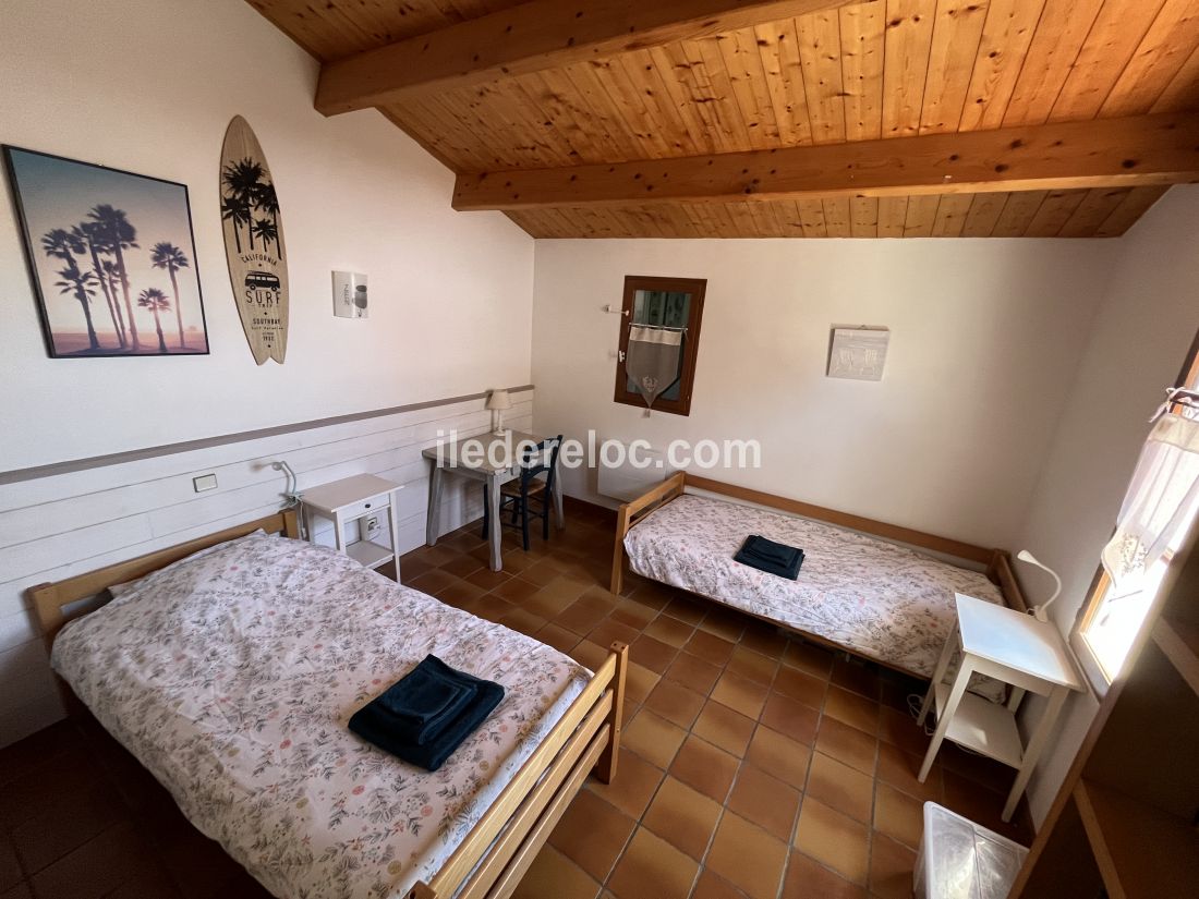 Photo 10 : CHAMBRE d'une maison située à Sainte-Marie-de-Ré, île de Ré.