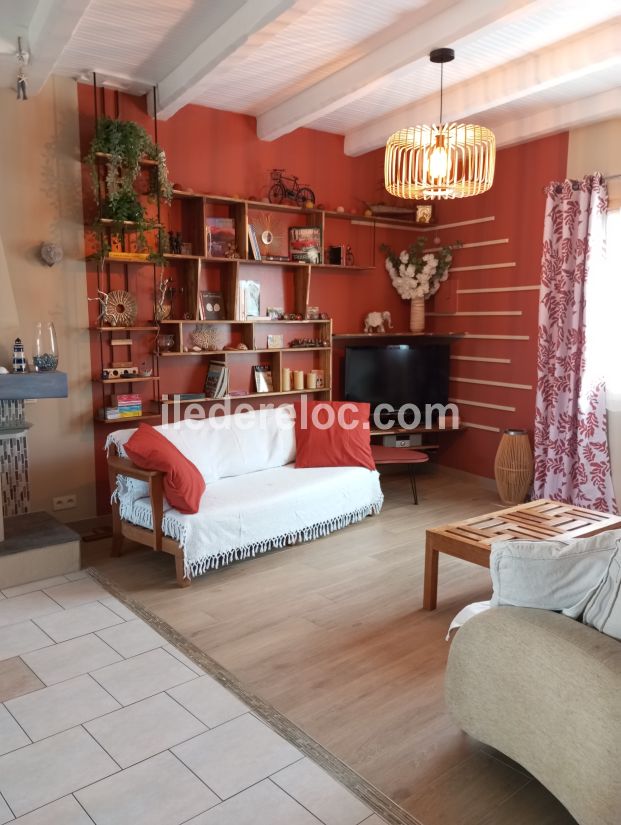 Photo 9 : SEJOUR d'une maison situ&eacute;e &agrave; Sainte-Marie-de-R&eacute;, &icirc;le de R&eacute;.