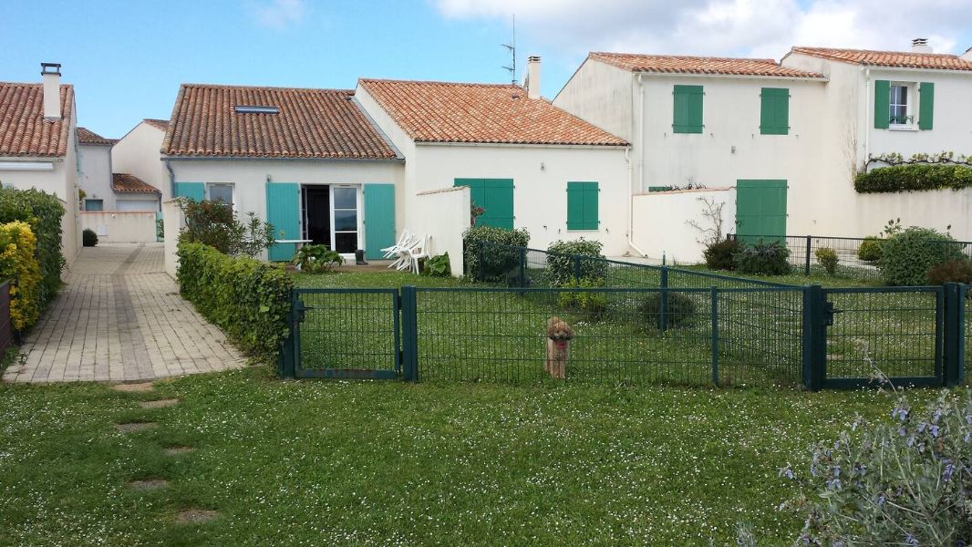 Photo 10 : EXTERIEUR d'une maison située à La Flotte-en-Ré, île de Ré.