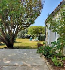 Ile de Ré:Grande maison confortable calme et isolée à 150m de la plage