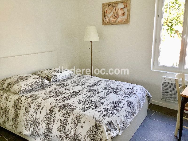 Photo 10 : CHAMBRE d'une maison situ&eacute;e &agrave; Rivedoux-Plage, &icirc;le de R&eacute;.