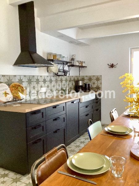 Photo 6 : CUISINE d'une maison situ&eacute;e &agrave; Rivedoux-Plage, &icirc;le de R&eacute;.