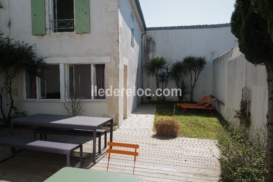 Photo 2 : JARDIN d'une maison située à Le Bois-Plage-en-Ré, île de Ré.