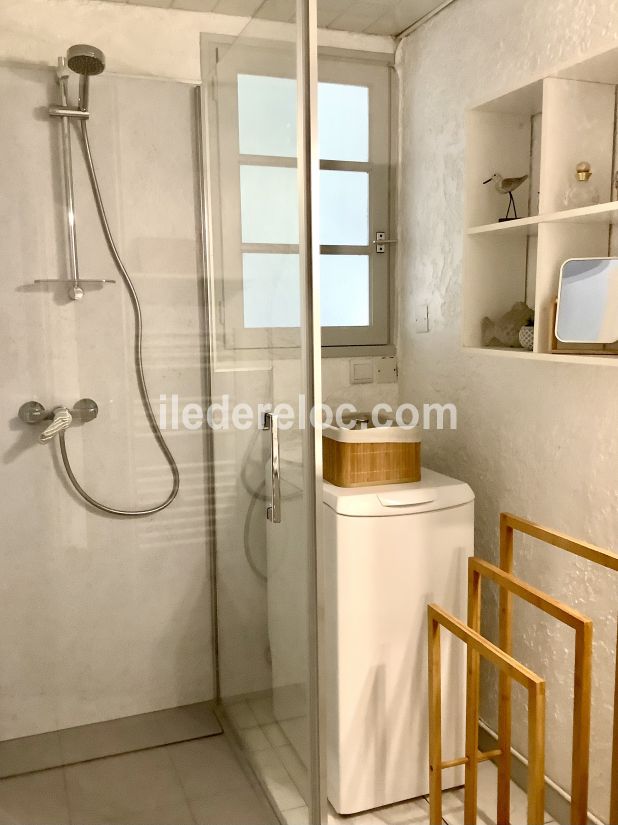 Photo 23 : SALLEDEBAIN d'une maison située à Sainte-Marie-de-Ré, île de Ré.