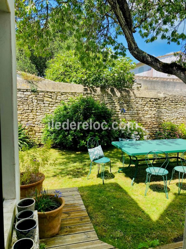 Photo 3 : JARDIN d'une maison située à Loix, île de Ré.