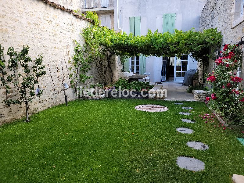 Photo 22 : JARDIN d'une maison située à La Flotte-en-Ré, île de Ré.