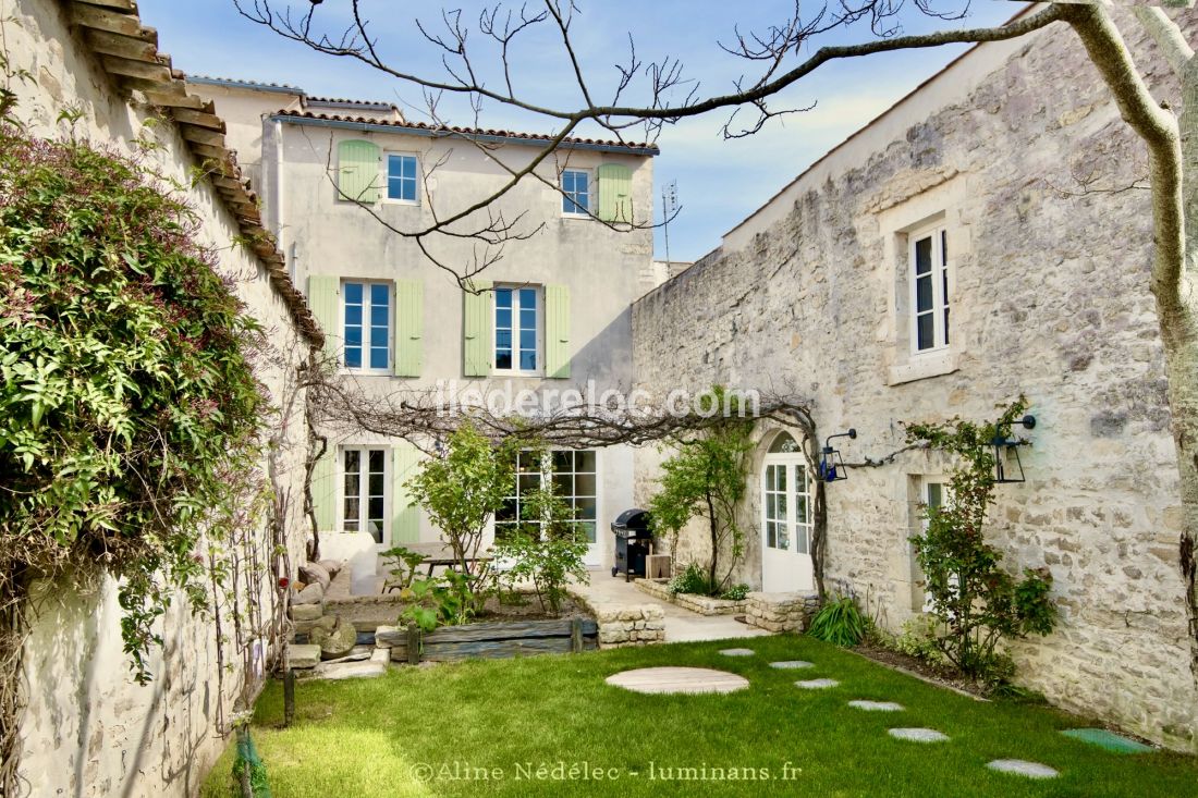 Photo 1 : JARDIN d'une maison située à La Flotte-en-Ré, île de Ré.