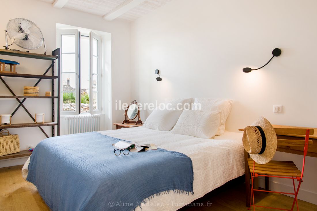 Photo 12 : CHAMBRE d'une maison située à La Flotte-en-Ré, île de Ré.