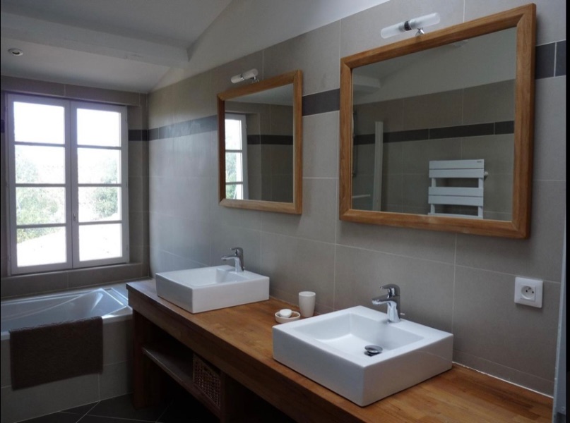 Photo 12 : SALLEDEBAIN d'une maison située à La Couarde-sur-mer, île de Ré.