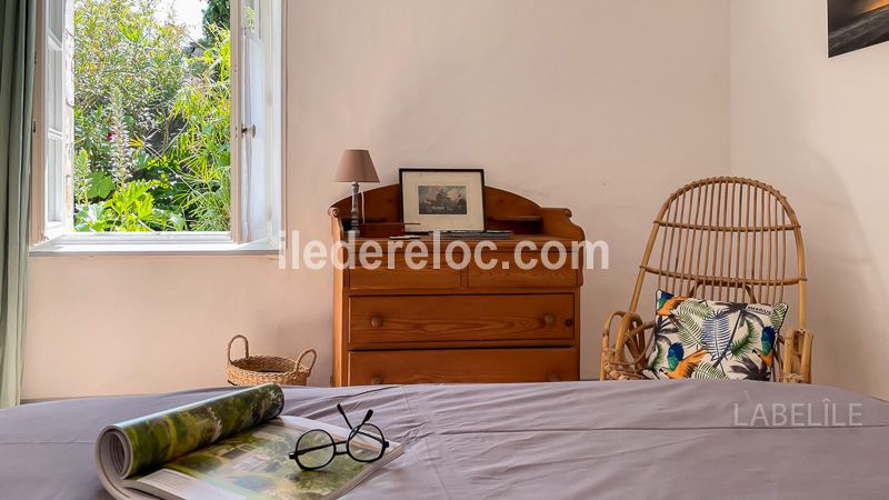 Photo 20 : CHAMBRE d'une maison située à La Flotte-en-Ré, île de Ré.