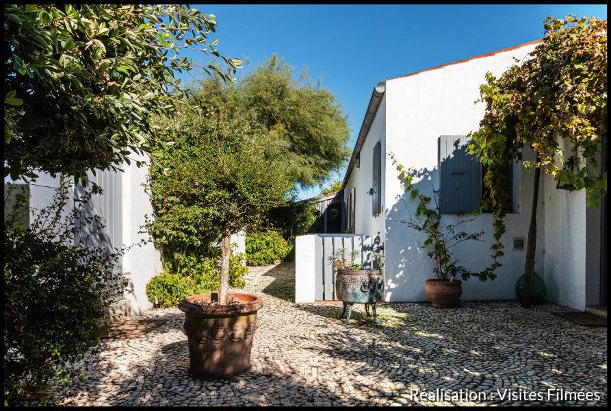 Photo 9 : JARDIN d'une maison située à Rivedoux-Plage, île de Ré.