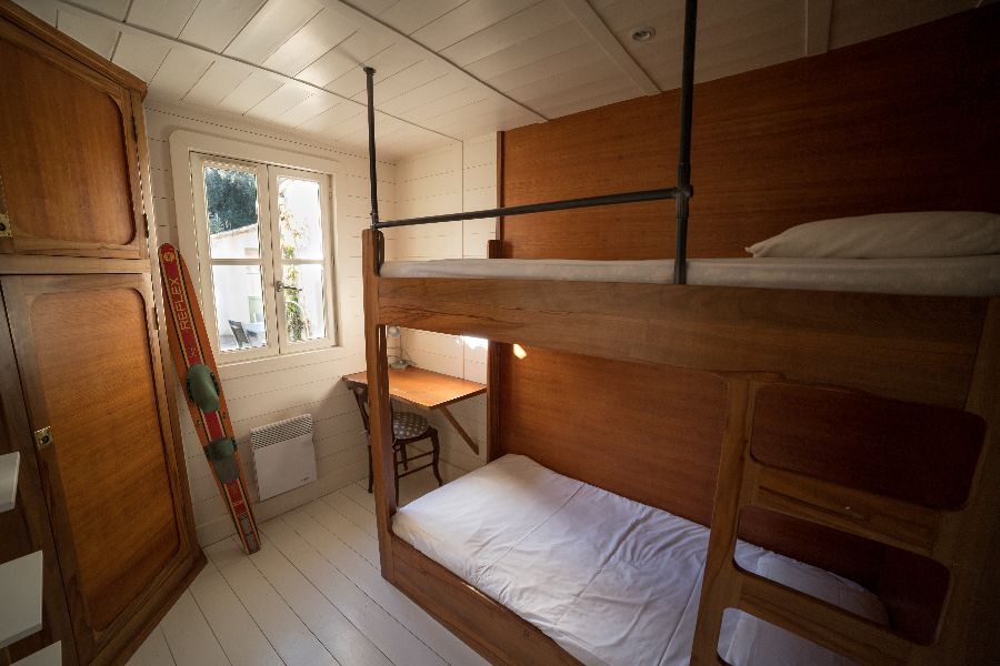 Photo 36 : CHAMBRE d'une maison située à Rivedoux-Plage, île de Ré.