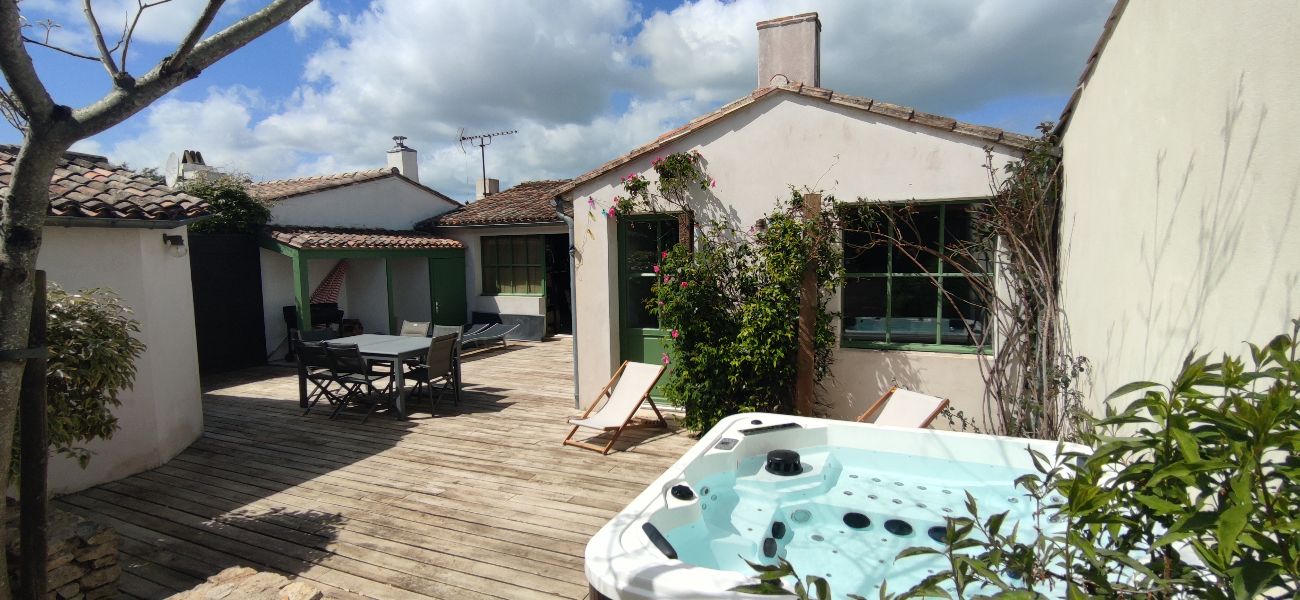 Photo 12 : JARDIN d'une maison située à Rivedoux-Plage, île de Ré.