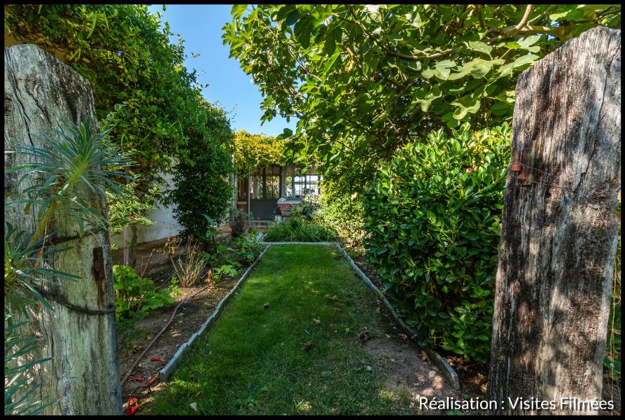 Photo 7 : JARDIN d'une maison située à Rivedoux-Plage, île de Ré.