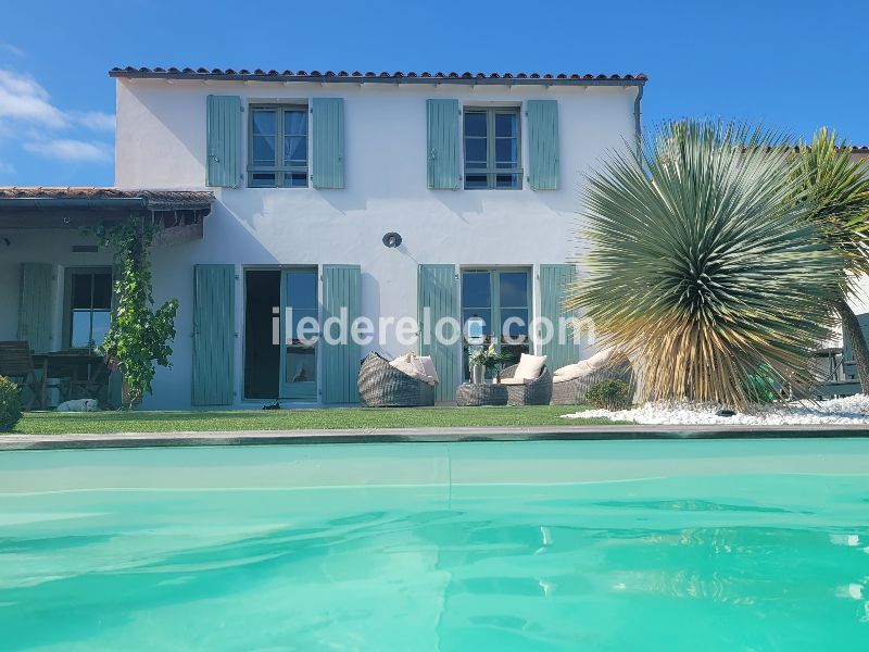 Photo 2 : PISCINE d'une maison située à Le Bois-Plage, île de Ré.