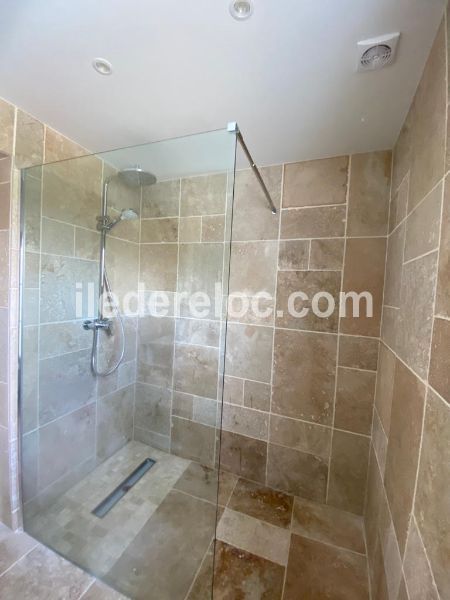 Photo 15 : SALLEDEBAIN d'une maison située à Le Bois-Plage, île de Ré.