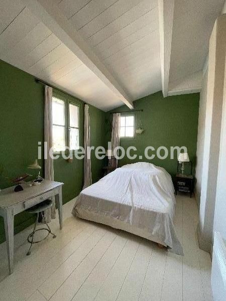 Photo 18 : CHAMBRE d'une maison située à Les Portes-en-Ré, île de Ré.