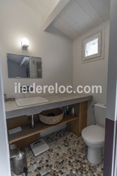 Photo 10 : SALLEDEBAIN d'une maison située à Les Portes-en-Ré, île de Ré.