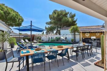 ile de ré Villa majorelle entre plage et coeur de village avec piscine chauffe