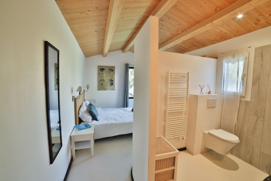 Photo 21 : CHAMBRE d'une maison située à Rivedoux-Plage, île de Ré.