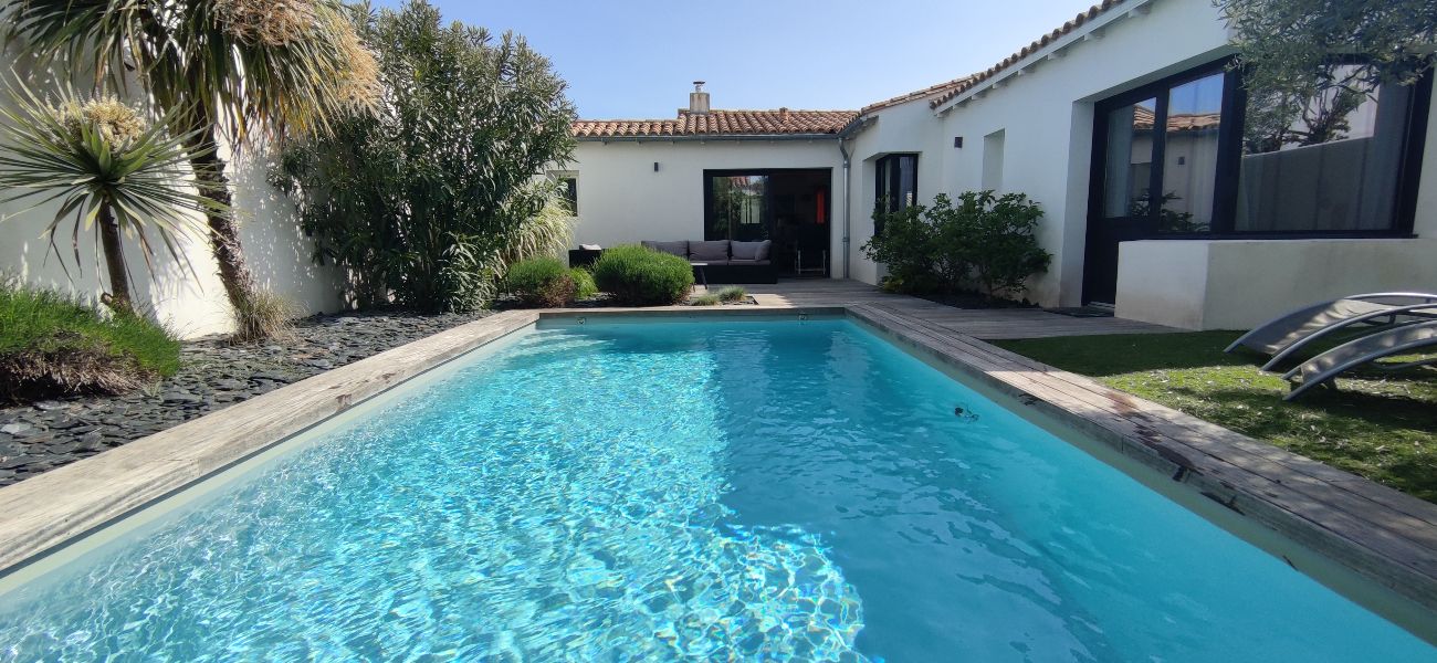 Photo 1 : PISCINE d'une maison située à Rivedoux-Plage, île de Ré.