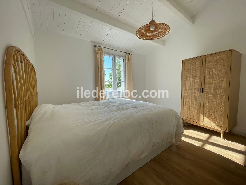 Photo 9 : CHAMBRE d'une maison située à Les Portes-en-Ré, île de Ré.