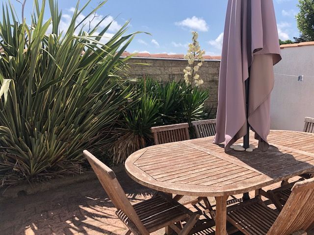Photo 3 : TERRASSE d'une maison située à La Couarde-sur-mer, île de Ré.