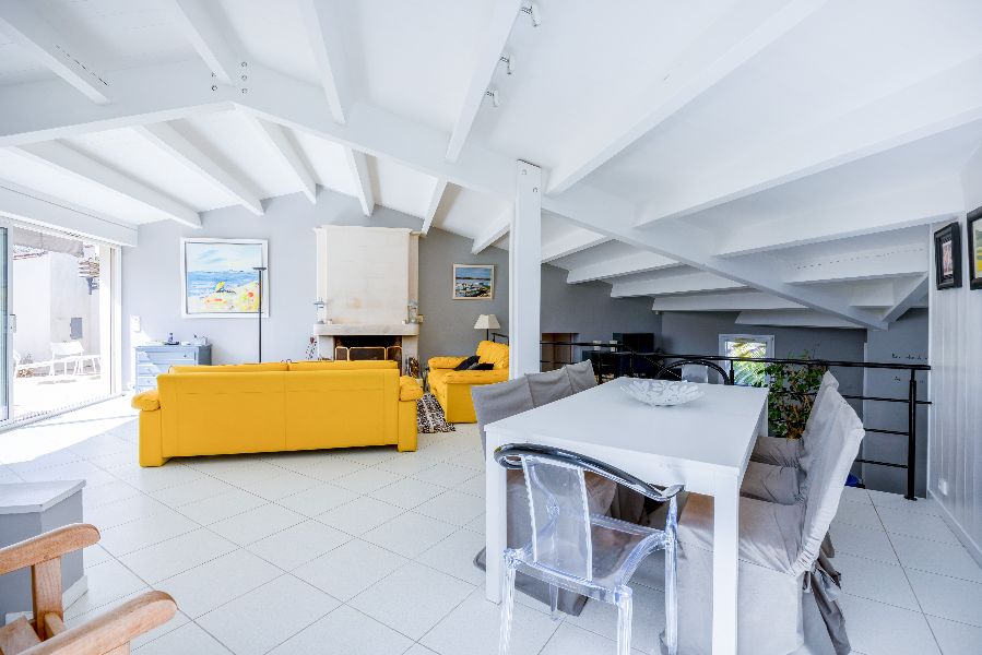 Photo 10 : SEJOUR d'une maison située à Le Bois-Plage-en-Ré, île de Ré.