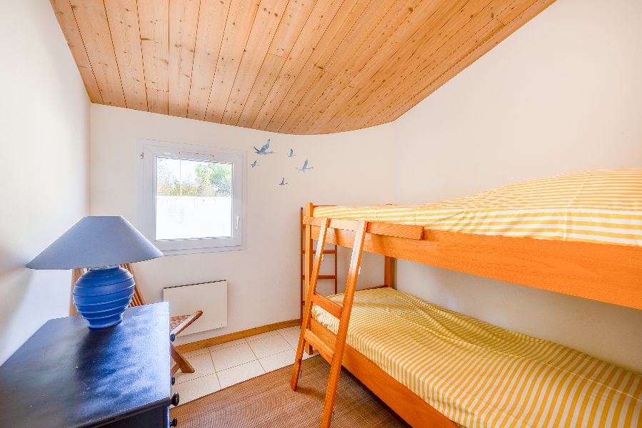 Photo 13 : CHAMBRE d'une maison située à Le Bois-Plage-en-Ré, île de Ré.