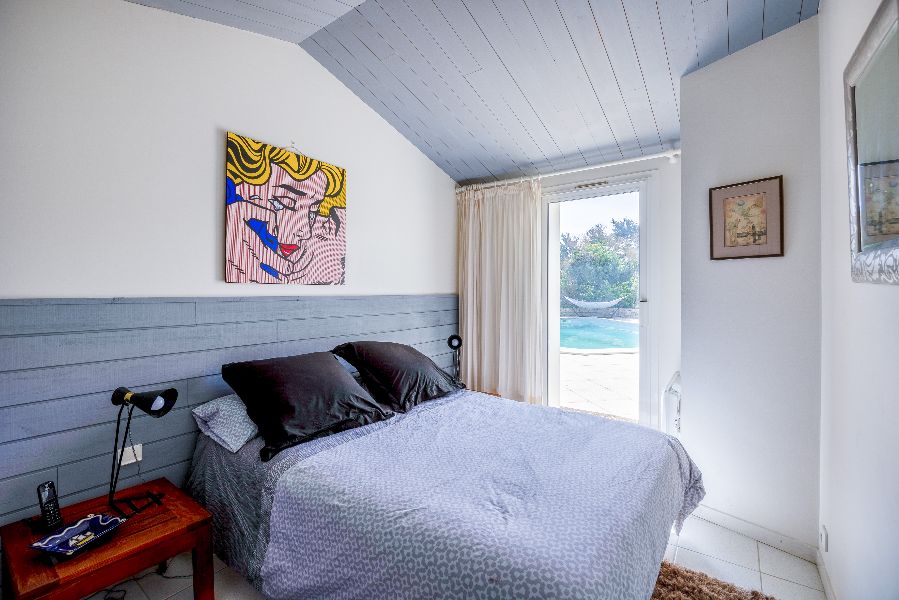 Photo 18 : CHAMBRE d'une maison située à Le Bois-Plage-en-Ré, île de Ré.