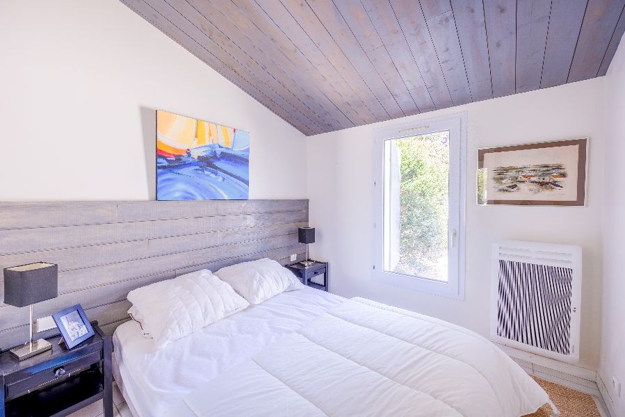 Photo 29 : CHAMBRE d'une maison située à Le Bois-Plage-en-Ré, île de Ré.