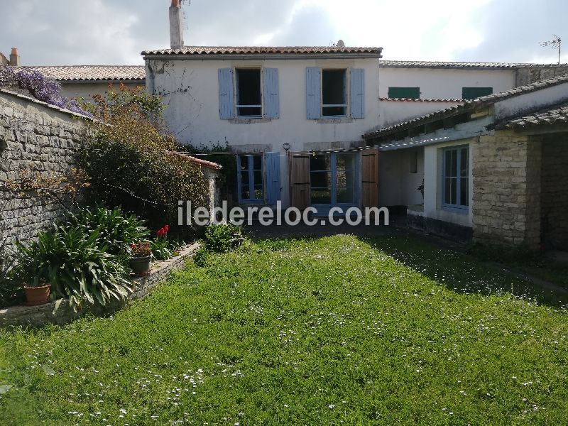 Photo 4 : EXTERIEUR d'une maison située à Sainte-Marie-de-Ré, île de Ré.