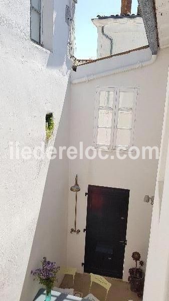 Photo 7 : PATIO d'une maison située à Ars en Ré, île de Ré.