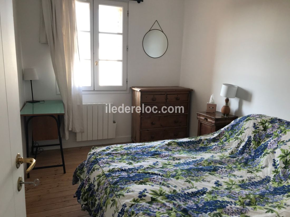 Photo 12 : CHAMBRE d'une maison située à Les Portes-en-Ré, île de Ré.