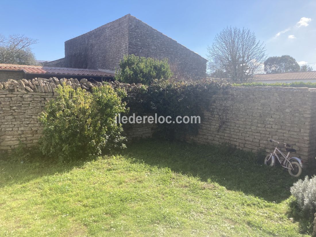 Photo 18 : EXTERIEUR d'une maison située à Les Portes-en-Ré, île de Ré.