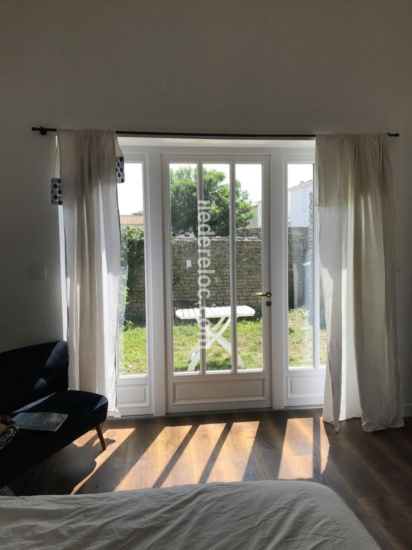 Photo 12 : CHAMBRE d'une maison située à Les Portes-en-Ré, île de Ré.