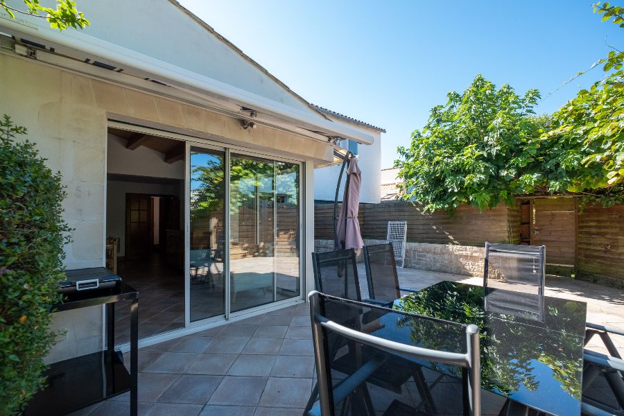 Photo 2 : TERRASSE d'une maison située à La Flotte-en-Ré, île de Ré.