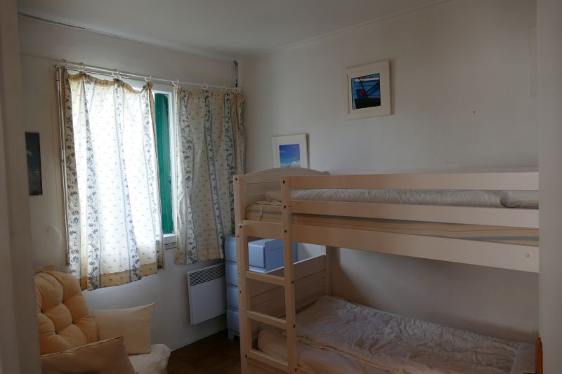 Photo 6 : CHAMBRE d'une maison située à La Couarde-sur-mer, île de Ré.